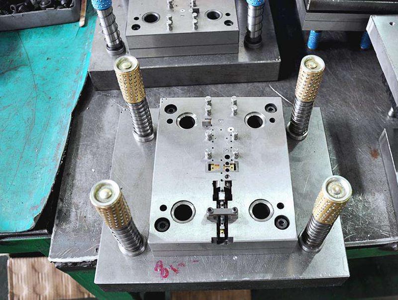 鸡冠模具制造-01